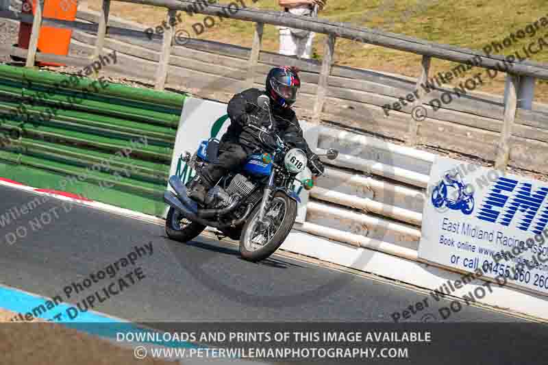 Vintage motorcycle club;eventdigitalimages;mallory park;mallory park trackday photographs;no limits trackdays;peter wileman photography;trackday digital images;trackday photos;vmcc festival 1000 bikes photographs